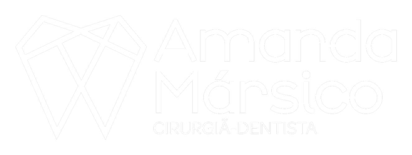 Amanda Mársico — versão negativa sobre fundo escuro